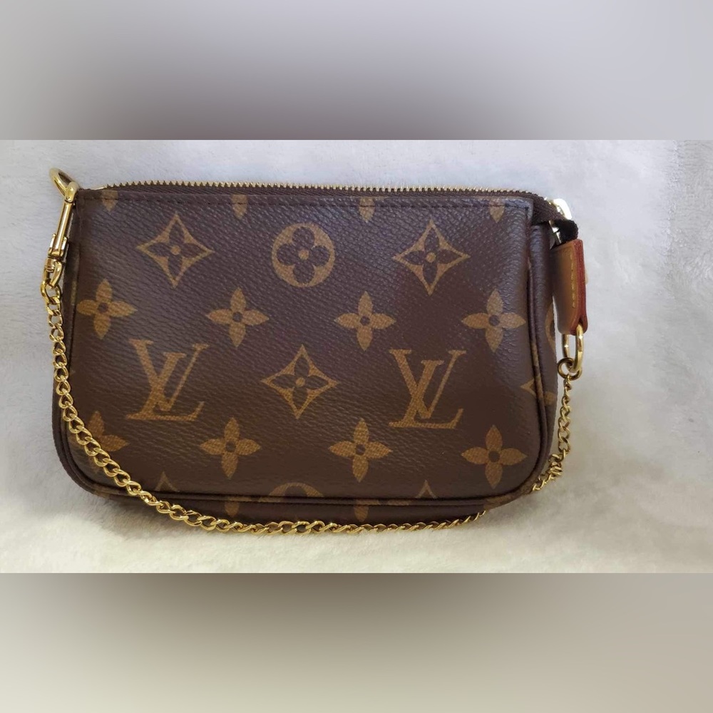 Louis Vuitton mini pochette monogram